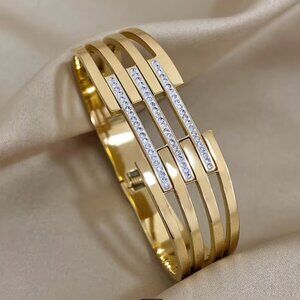 Multi-layer line with wide edition 18K Gold Plated Stainless Steel Bracelet